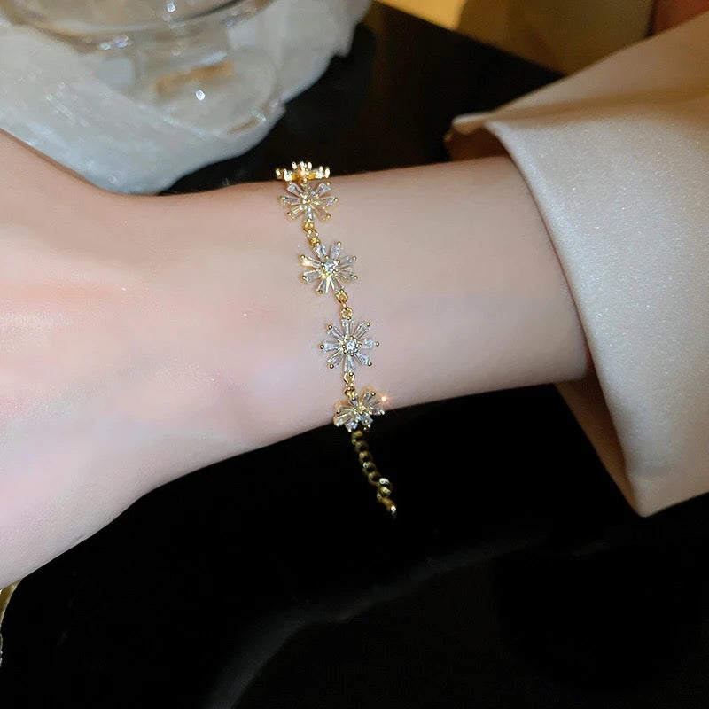 Shiny Inlaid Flower Zircon Bracelet