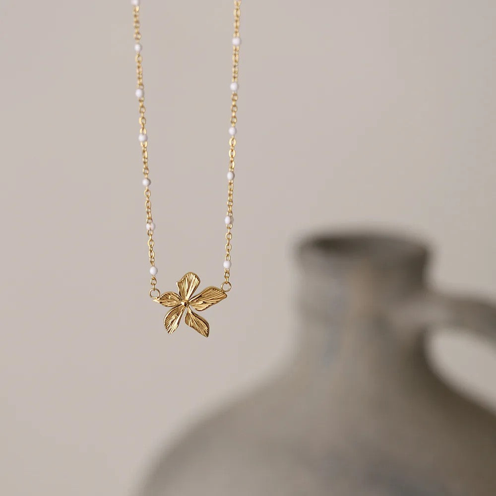 Flower Bead Pendant Necklace