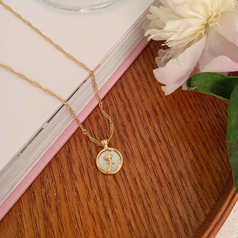 Shell Flower Necklace