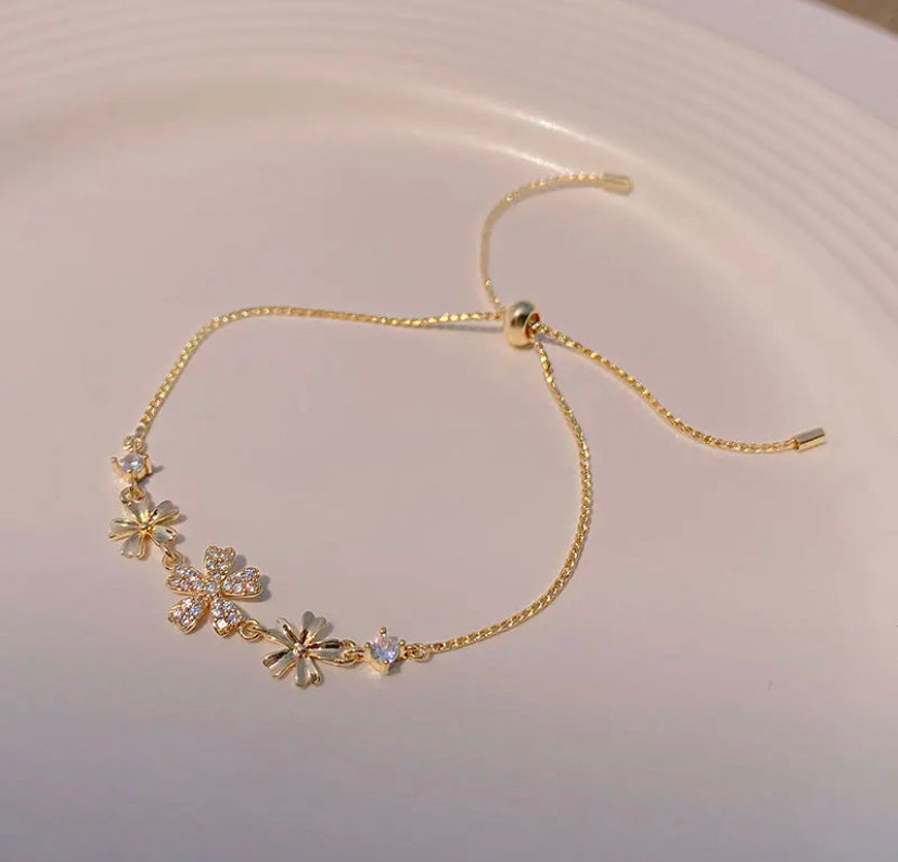 Flower Inlaid Zircon Adjustable Bracelet